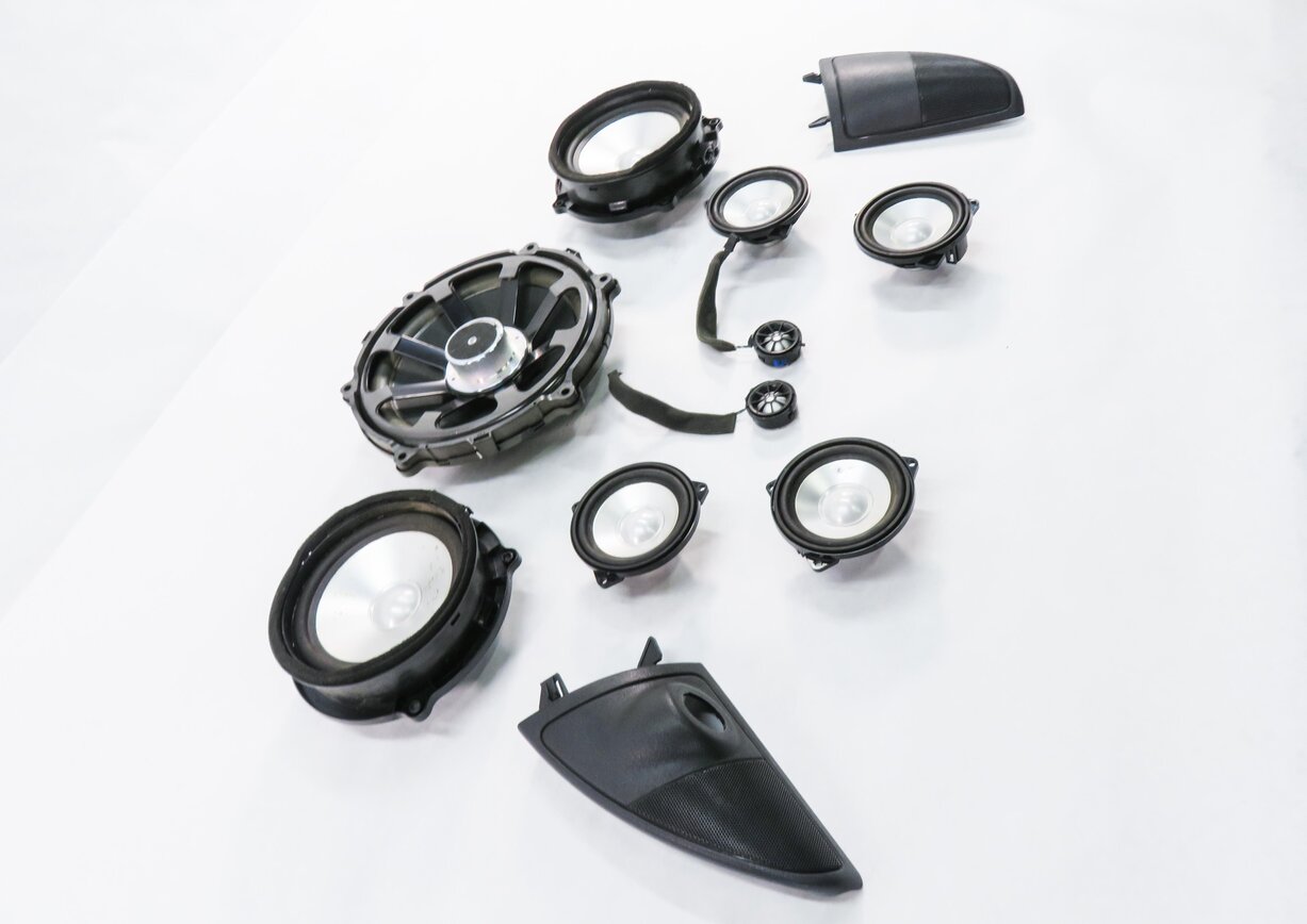 Thumbnail 6: 08 RANGE ROVER SPORT (L320) RADIO STEREO LOGIC-7 AUDIO SUB SUBWOOFER SPEAKER SET