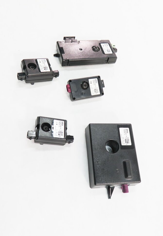 Thumbnail 3: 2013 BMW ACTIVEHYBRD-3 (F30) RADIO STEREO ANTENNA AMP AMPLIFIER SET-5