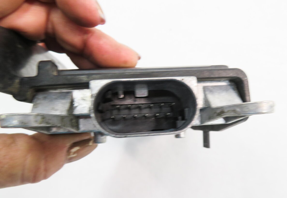 Thumbnail 6: 2013 BMW ACTIVEHYBRD-3 (F30) BLIND SPOT LANE DEPARTURE WARNING MODULE (MASTER)