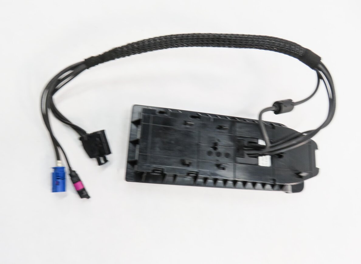 Thumbnail 6: 2013 BMW ACTIVEHYBRD-3 (F30) FRONT CENTER CONSOLE CELL PHONE CRADLE ADPATER