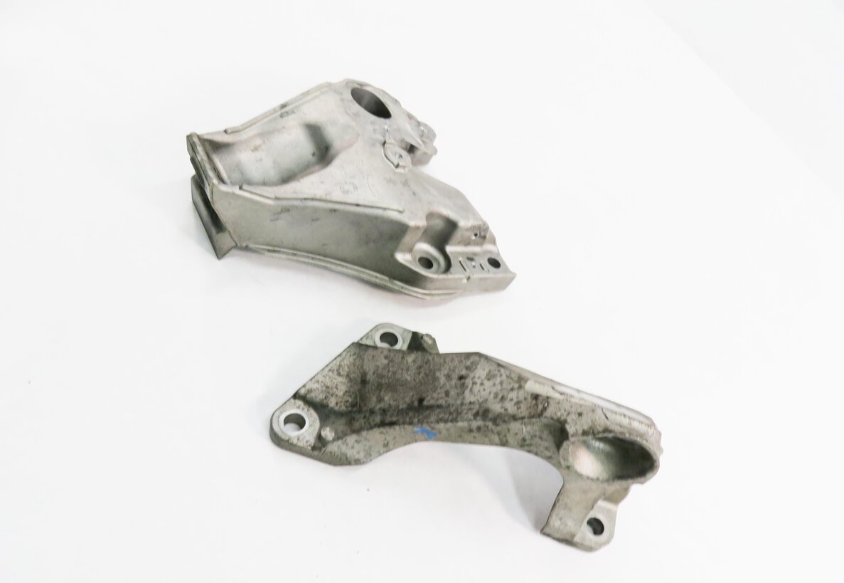 Thumbnail 3: 2013 BMW ACTIVEHYBRD-3 (F30) 3.0L N55 ENGINE - MOTOR MOUNT BRACKET SET-2