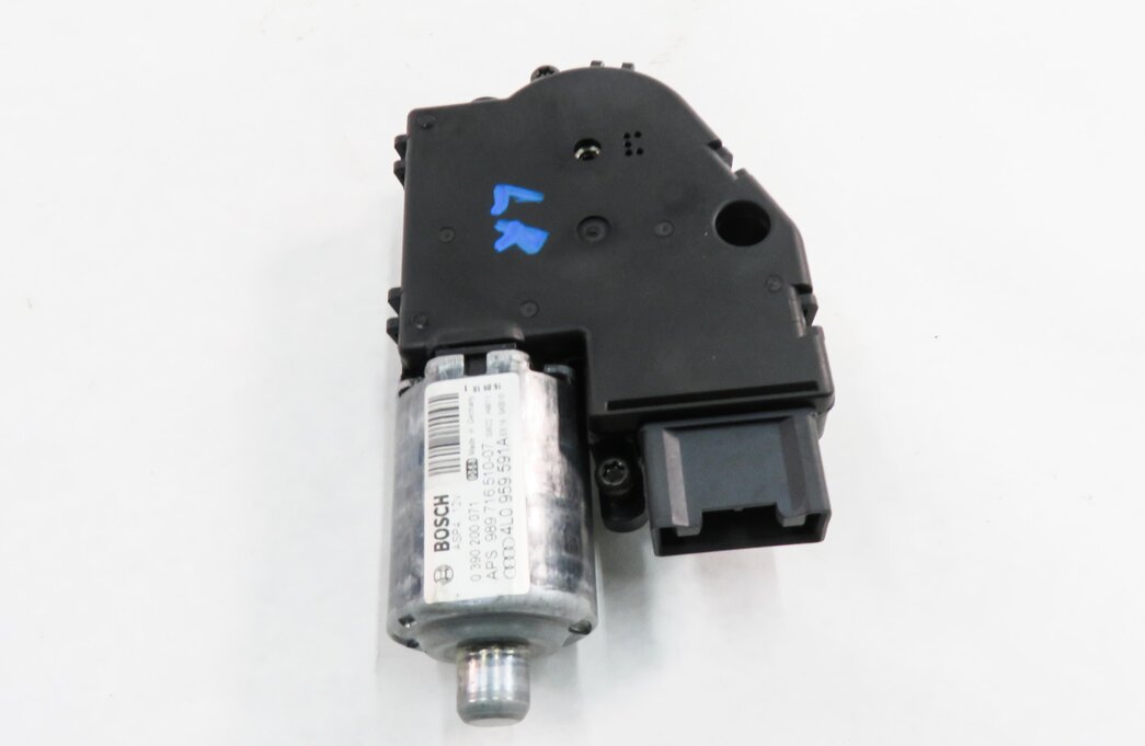 Thumbnail 2: 2007-2014 AUDI Q7 (4L) SUNROOF MOTOR / SUN ROOF SHADE ADJUSTMENT MOTOR