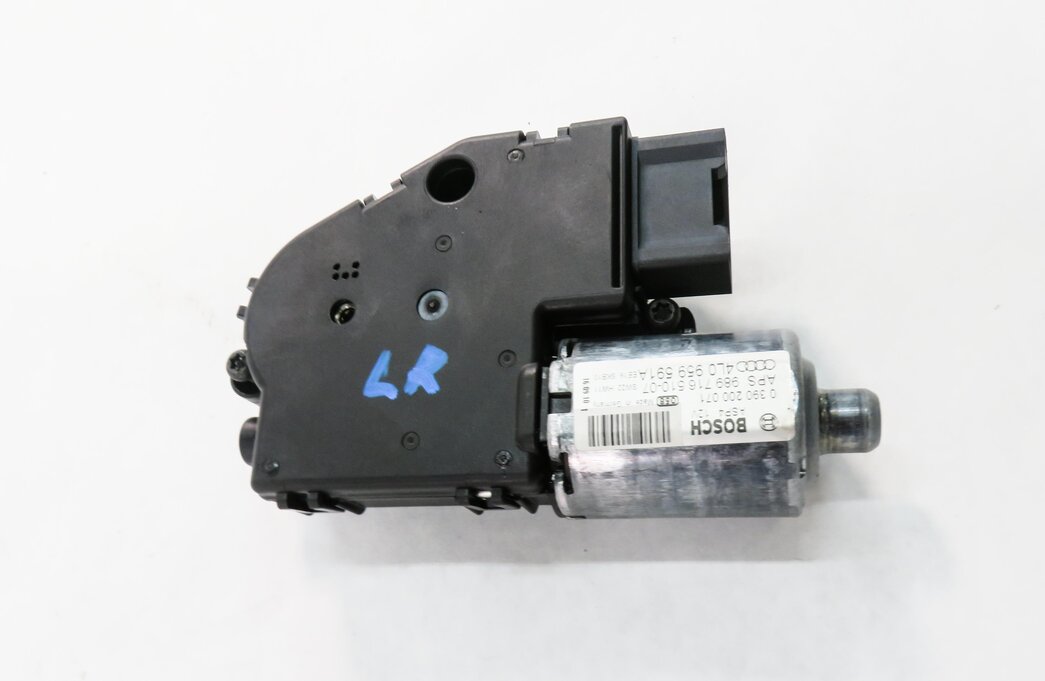 Thumbnail 3: 2007-2014 AUDI Q7 (4L) SUNROOF MOTOR / SUN ROOF SHADE ADJUSTMENT MOTOR
