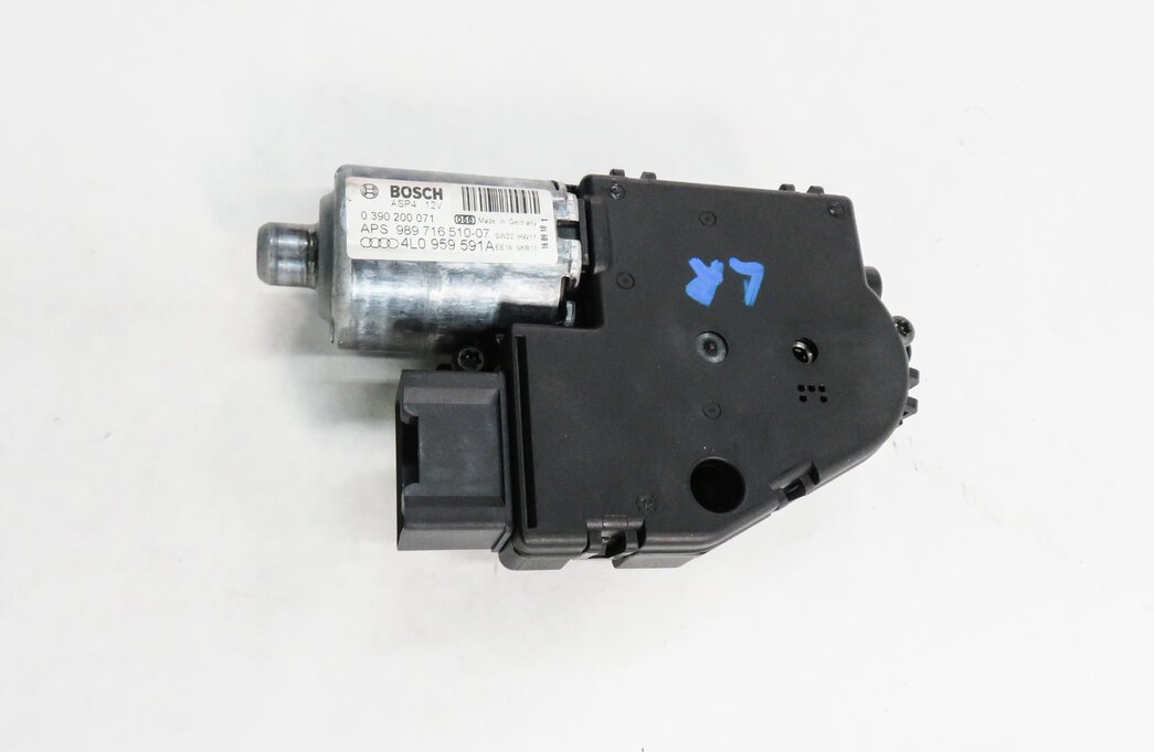 Thumbnail 4: 2007-2014 AUDI Q7 (4L) SUNROOF MOTOR / SUN ROOF SHADE ADJUSTMENT MOTOR