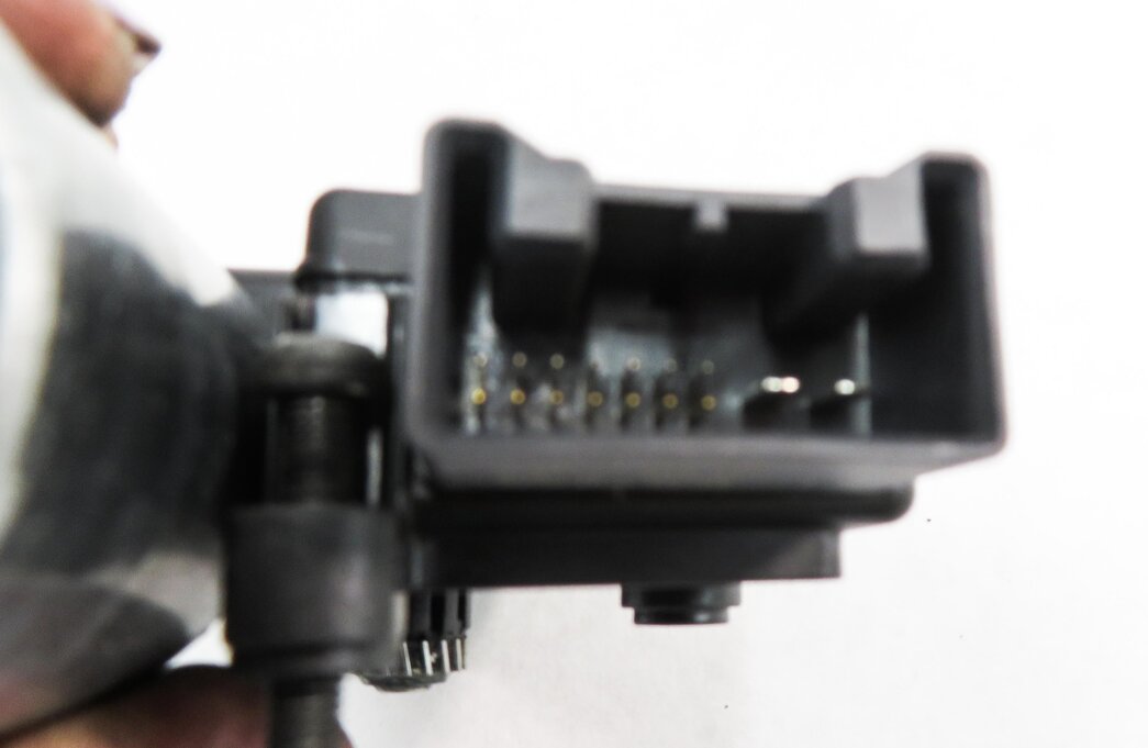 Thumbnail 6: 2007-2014 AUDI Q7 (4L) SUNROOF MOTOR / SUN ROOF SHADE ADJUSTMENT MOTOR