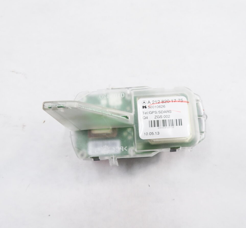 Thumbnail 2: 2013 MERCEDES GL450 (X166) AM/FM RADIO STEREO GPS TEL SDARS ANTENNA MODULE