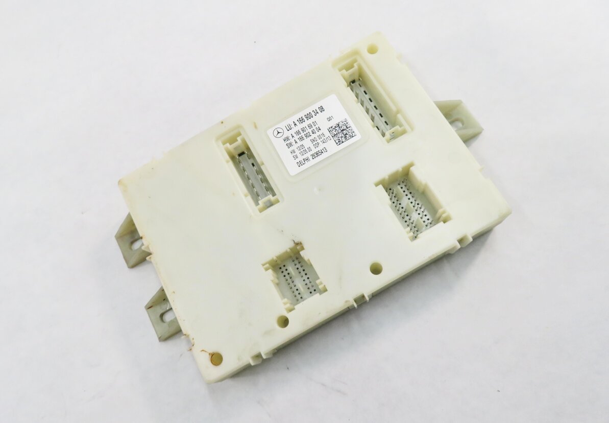 2013-2014 MERCEDES GL350 GL450 GL550 (X166) REAR SIGNAL ACQUISITION MODULE SAM