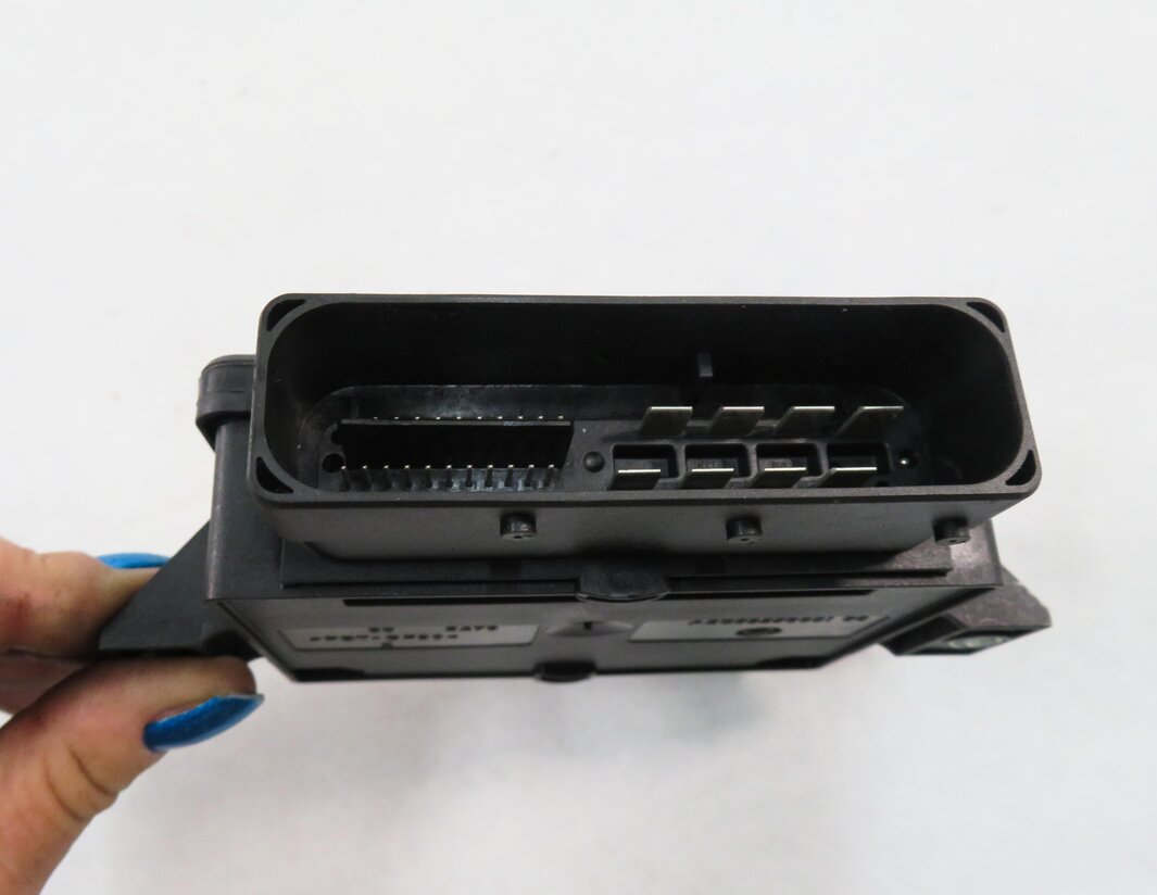 Thumbnail 6: 2012 RANGE ROVER EVOQUE (L538) PARKING BRAKE CONTROL MODULE