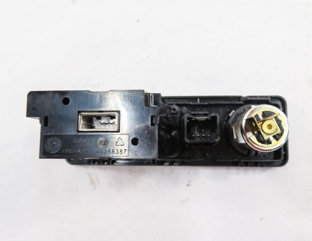 Thumbnail 6: 2012 RANGE ROVER EVOQUE (L538) STEREO AUX AUXILIARY AUDIO IN I-POD INTERFACE