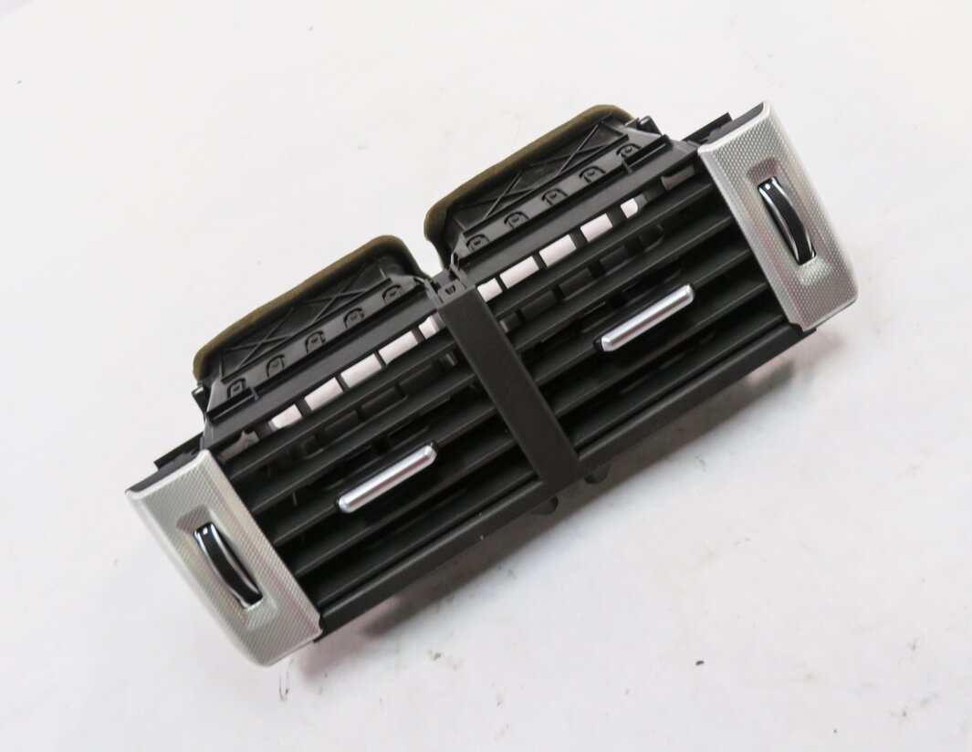 Thumbnail 1: 2012 RANGE ROVER EVOQUE (L538) CENTER DASH HEATER A/C AIR VENT
