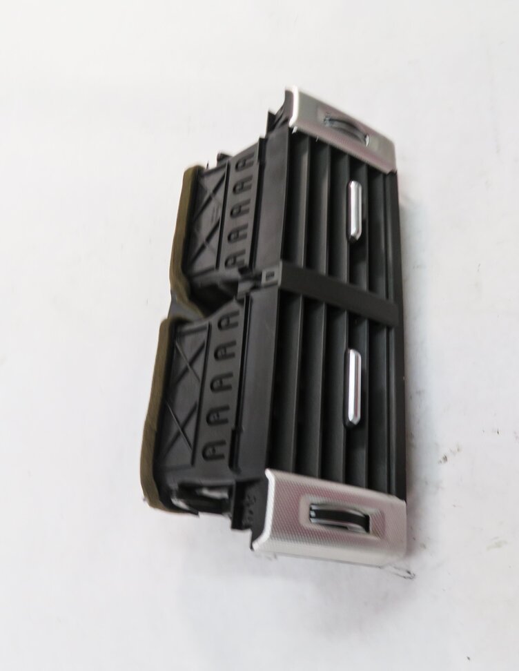 Thumbnail 4: 2012 RANGE ROVER EVOQUE (L538) CENTER DASH HEATER A/C AIR VENT