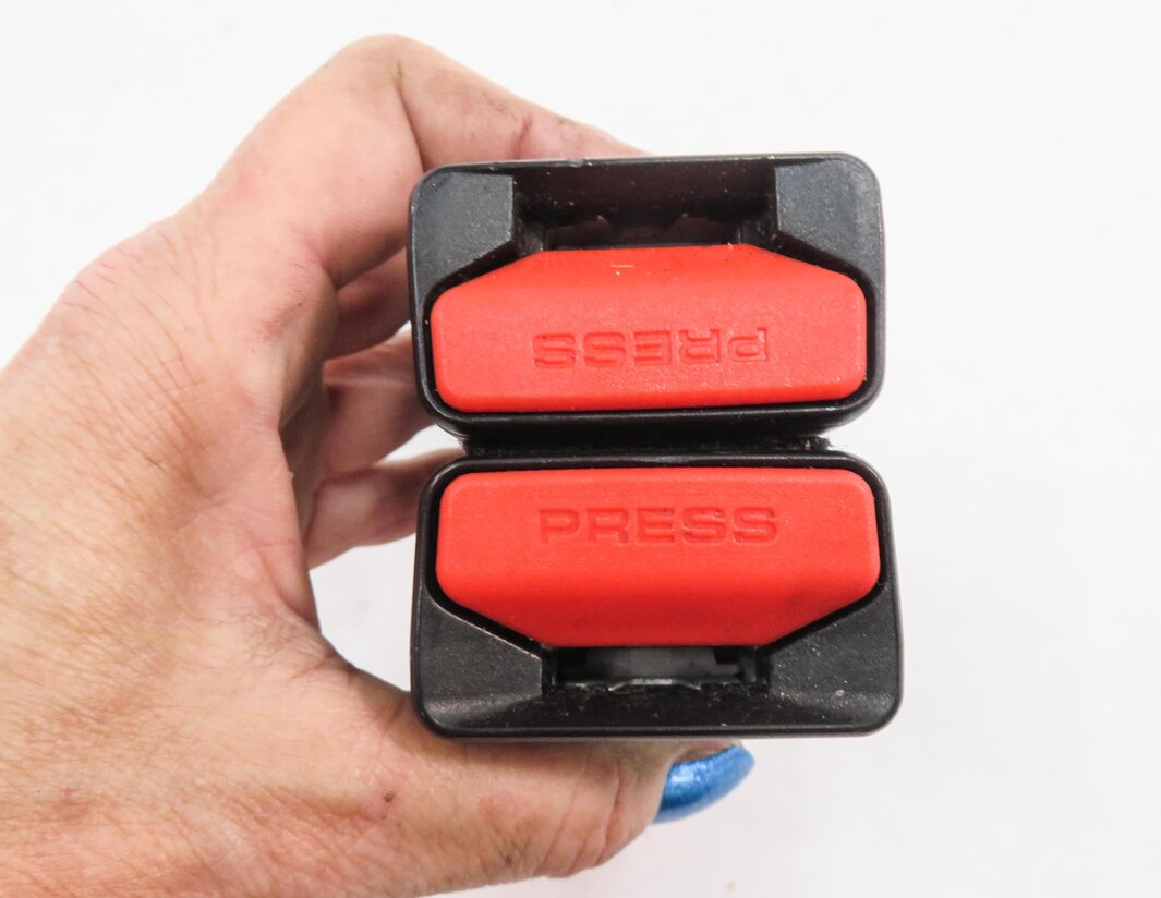 Thumbnail 7: 2012 RANGE ROVER EVOQUE (L538) REAR SEAT SEATBELT BUCKLE RECEIVER (BLACK)
