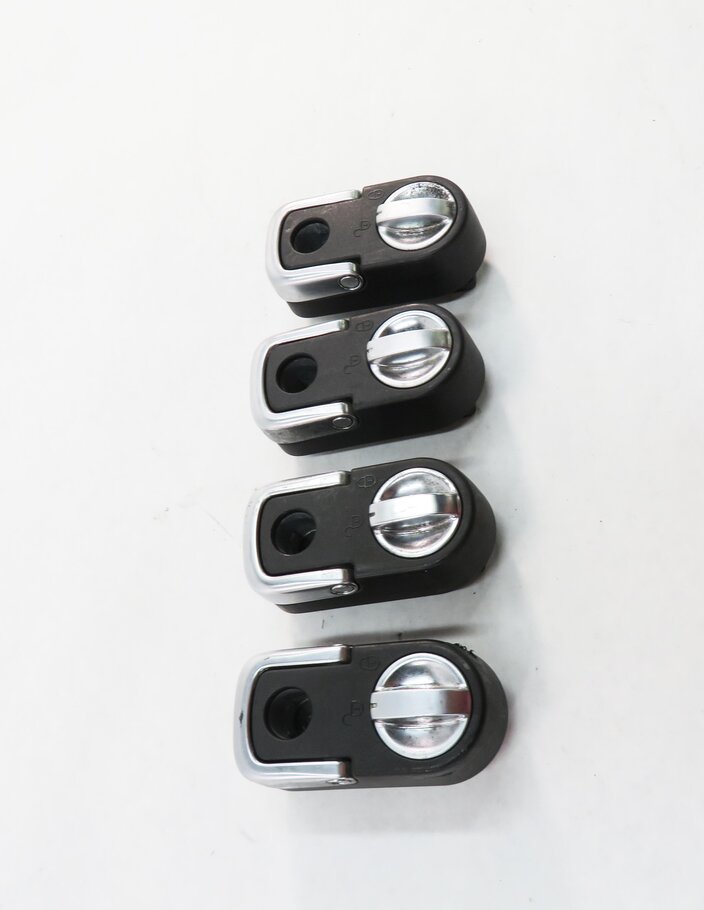 Thumbnail 9: 2012 RANGE ROVER EVOQUE (L538) REAR TRUNK CARGO SLIDER RAIL & BUCKLE SET