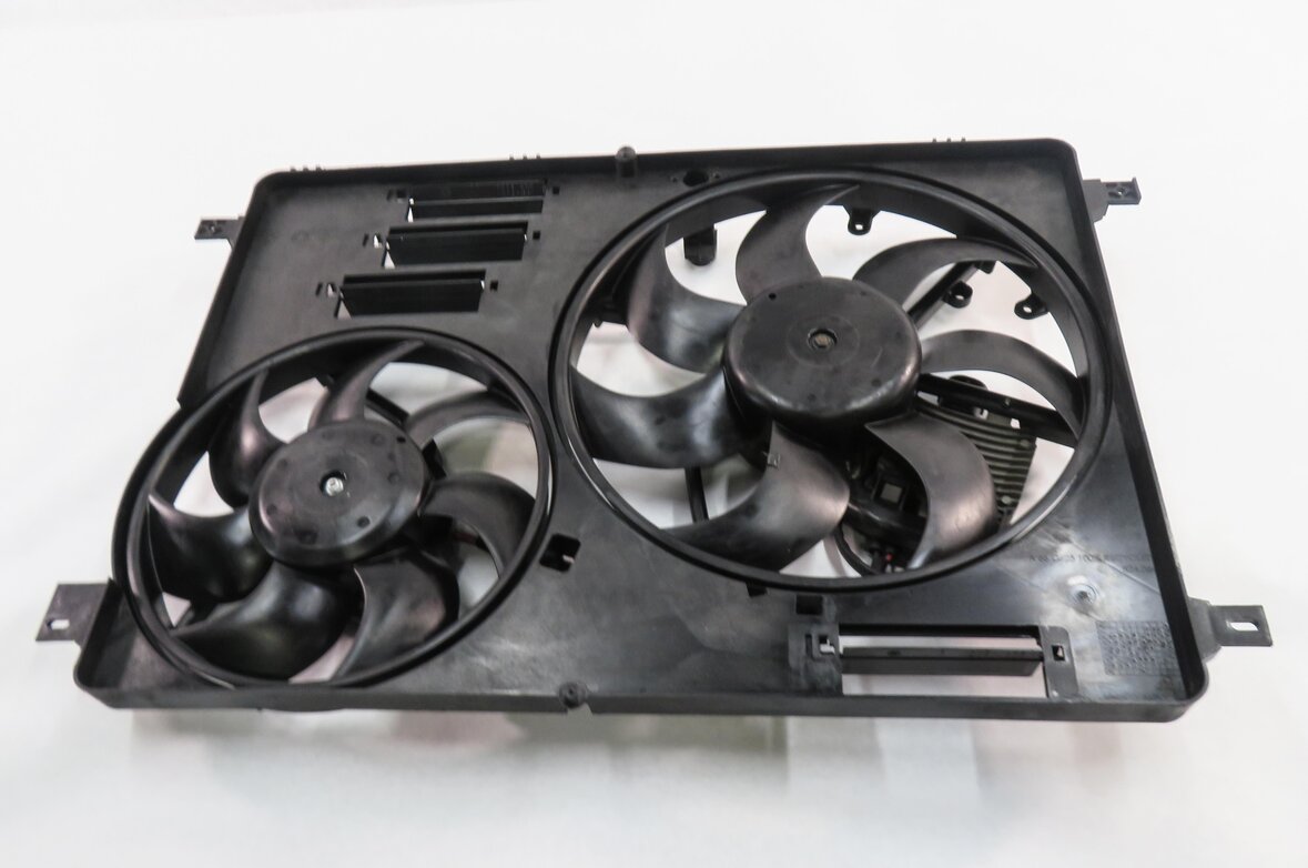 Thumbnail 2: 12-17 LR2 DISCOVERY SPORT RANGE ROVER EVOQUE (L538 L550) RADIATOR COOLING FAN