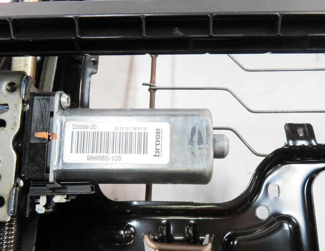 Thumbnail 8: 2012-2015 RANGE ROVER EVOQUE (L538) LEFT FRONT DRIVER SEAT TRACK w/ MOTORS
