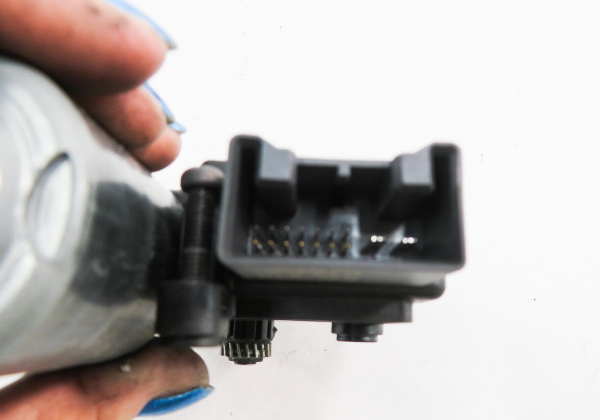 Thumbnail 6: 2007-2014 AUDI Q7 (4L) PANORAMIC SUNROOF MOTOR / SUNSHADE MOTOR