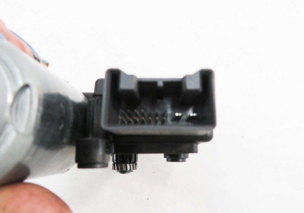 Thumbnail 6: 2007-2014 AUDI Q7 (4L) PANORAMIC SUNROOF MOTOR / SUNSHADE MOTOR