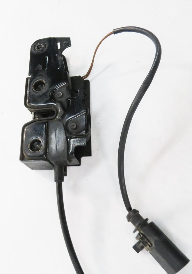 Thumbnail 4: 2012 AUDI Q7 (4L) FRONT LOWER HOOD LOCK LATCH