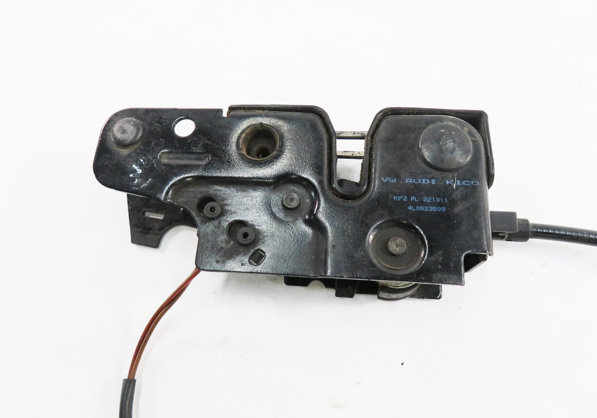 Thumbnail 6: 2012 AUDI Q7 (4L) FRONT LOWER HOOD LOCK LATCH