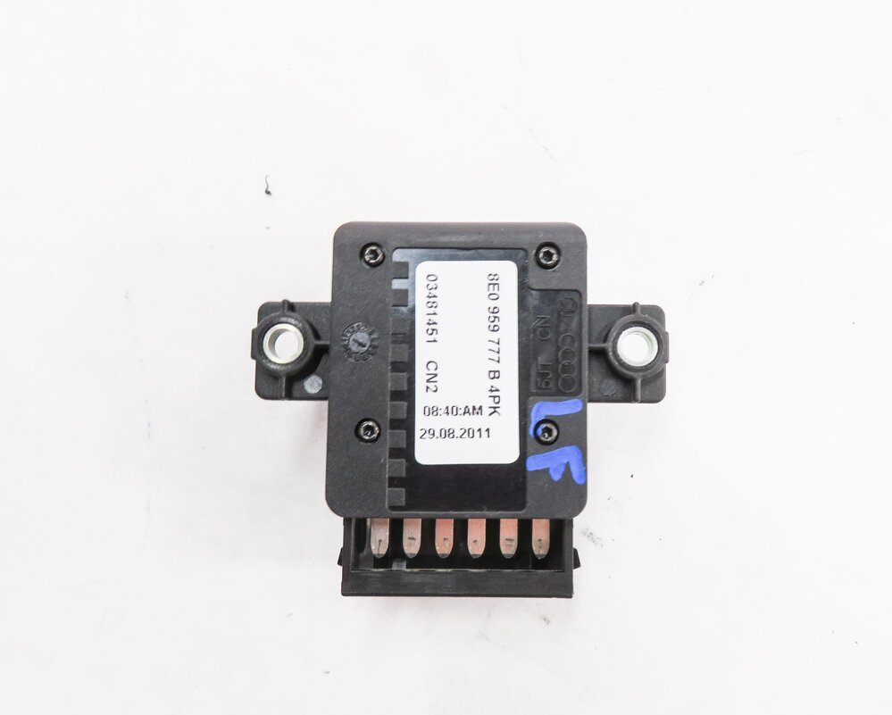 Thumbnail 7: 2012 AUDI Q7 (4L) LEFT FRONT DRIVER SEAT ADJUSTMENT SWITCH BUTTON