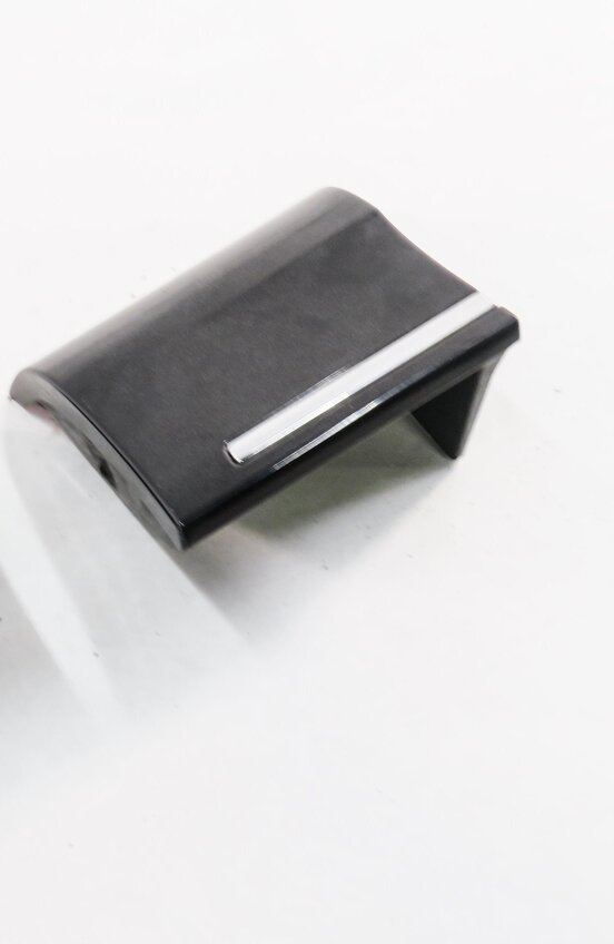 2012 AUDI Q7 (4L) RIGHT FRONT PASSENGER FENDER MOULDING TRIM (ORCA BLACK)