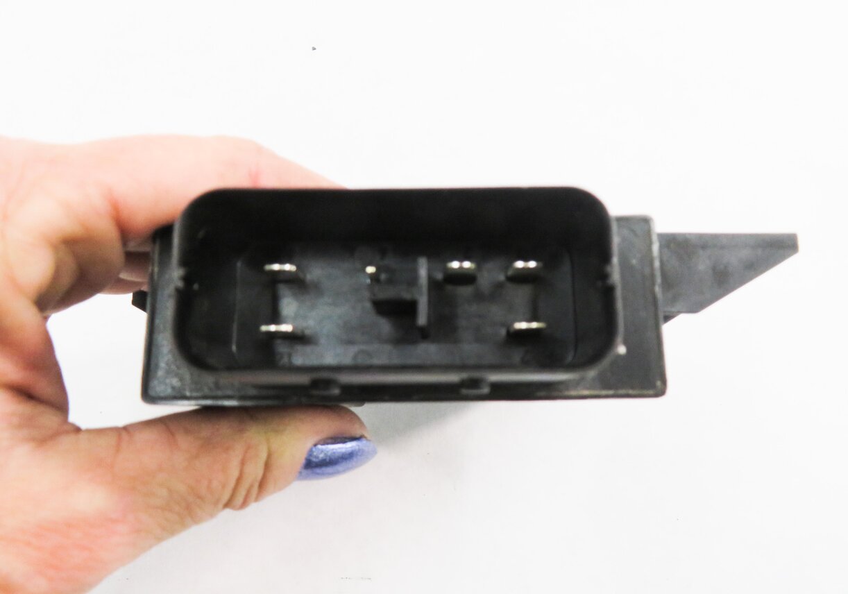 Thumbnail 6: 2012 AUDI Q7 (4L) FUEL PUMP CONTROL MODULE