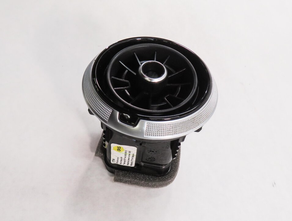 Thumbnail 3: 2018 AUDI A3 E-TRON (8VF) FRONT HEATER A/C AIR VENT
