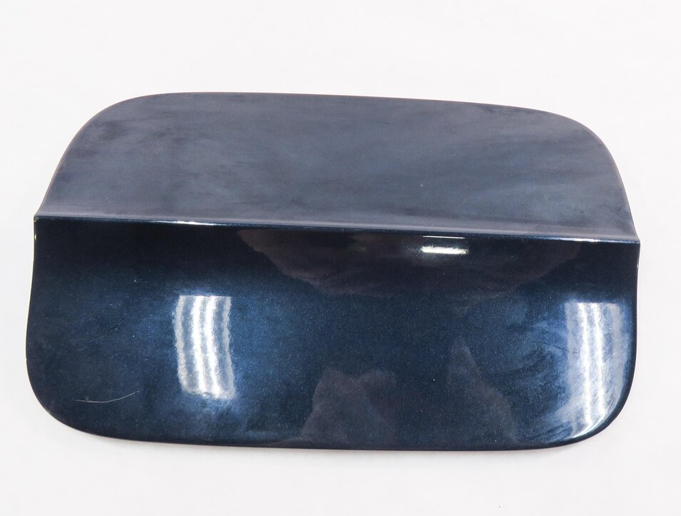 16-18 AUDI A3 E-TRON (8VF) FUEL TANK DOOR LID COVER TRIM (COSMOS BLUE METALLIC)