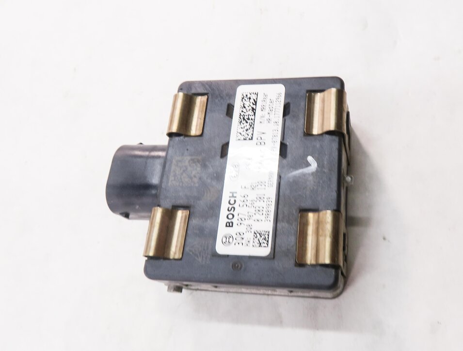 Thumbnail 3: 2018 AUDI A3 E-TRON (8VF) LANE KEEP ASSIST RADAR DISTANCE SENSOR MODULE (MASTER)