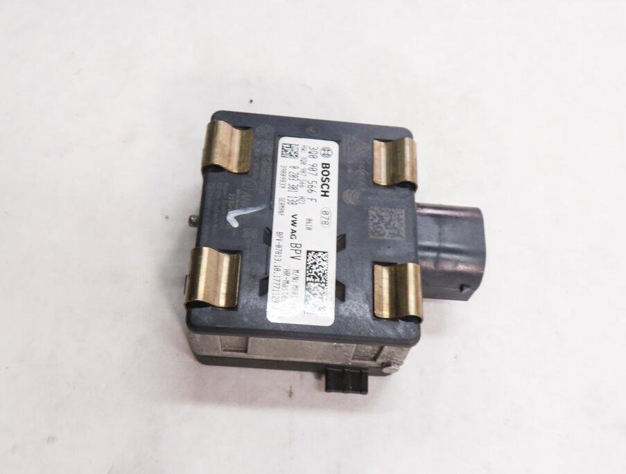 Thumbnail 4: 2018 AUDI A3 E-TRON (8VF) LANE KEEP ASSIST RADAR DISTANCE SENSOR MODULE (MASTER)