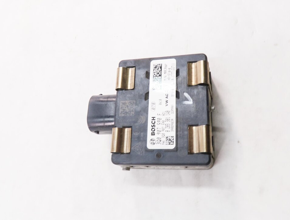 Thumbnail 3: 2018 AUDI A3 E-TRON (8VF) LANE KEEP ASSIST RADAR DISTANCE SENSOR MODULE (SLAVE)