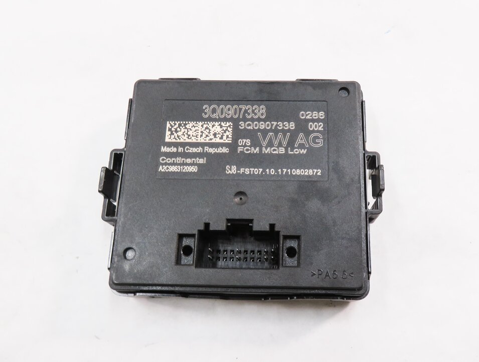 Thumbnail 2: 2018 AUDI A3 E-TRON (8VF) HEADLIGHT RANGE CONTROL MODULE