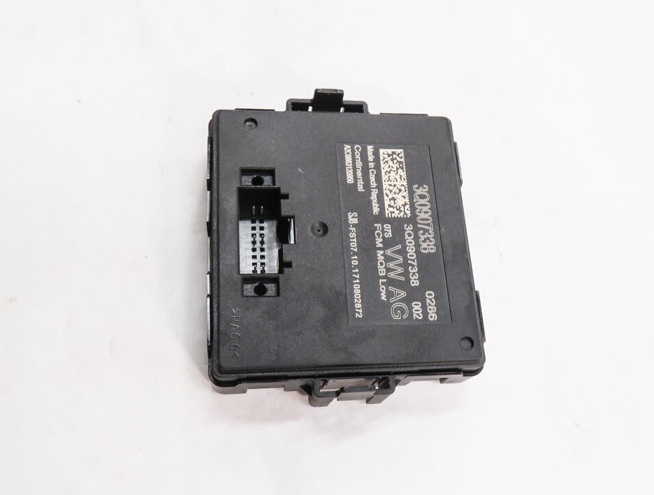 Thumbnail 4: 2018 AUDI A3 E-TRON (8VF) HEADLIGHT RANGE CONTROL MODULE