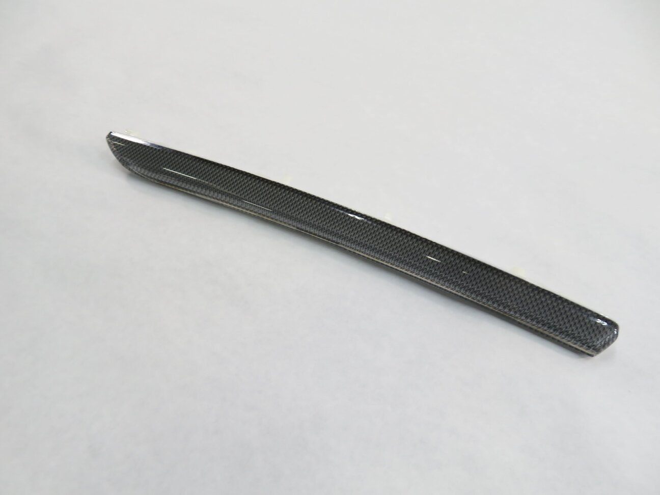 2018 AUDI A3 E-TRON (8VF) RIGHT REAR DOOR PANEL TRIM STRIP (GRAY CROSSHATCH)