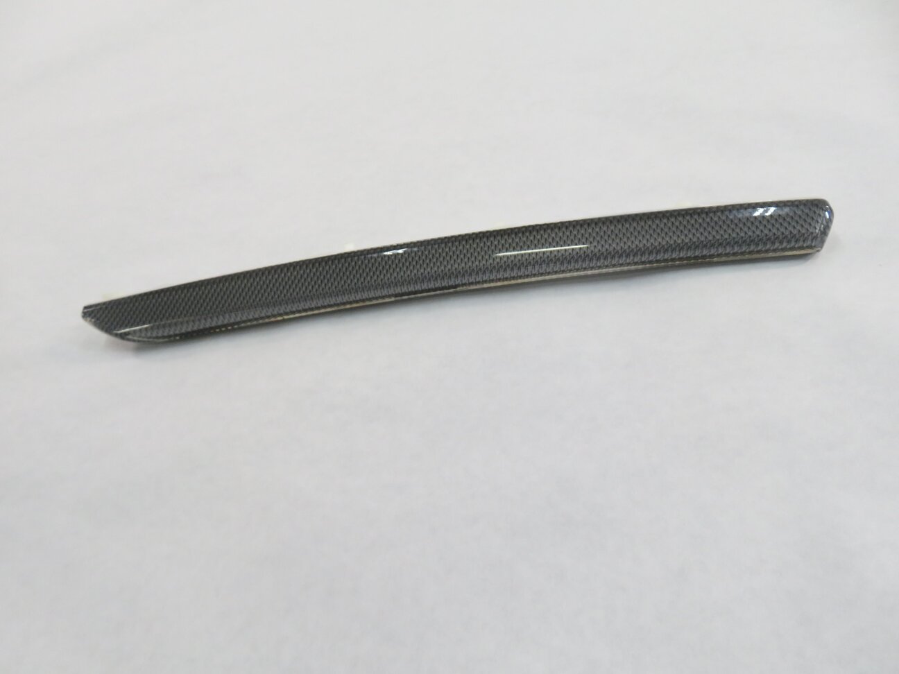 Thumbnail 2: 2018 AUDI A3 E-TRON (8VF) RIGHT REAR DOOR PANEL TRIM STRIP (GRAY CROSSHATCH)