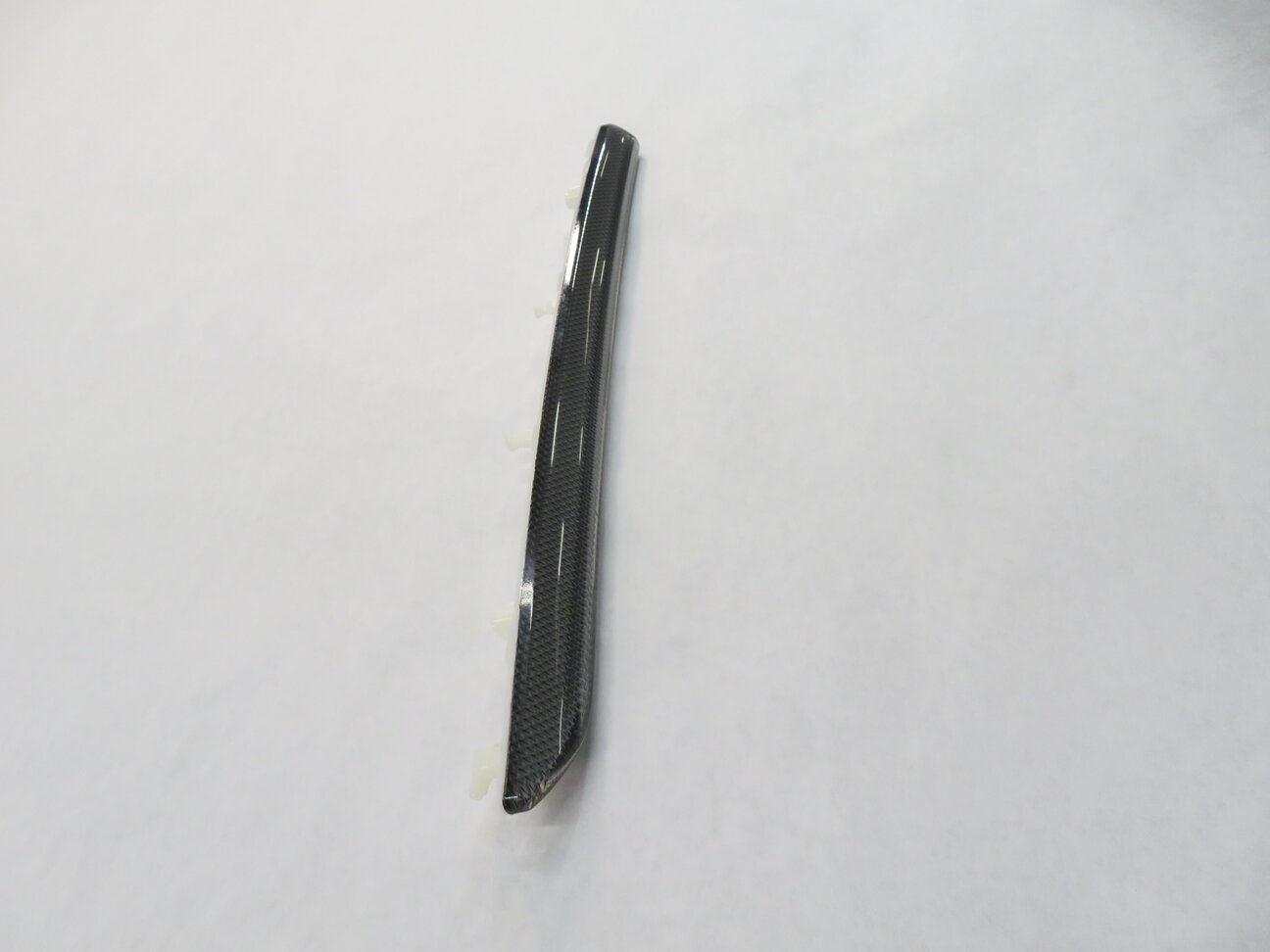 Thumbnail 4: 2018 AUDI A3 E-TRON (8VF) RIGHT REAR DOOR PANEL TRIM STRIP (GRAY CROSSHATCH)