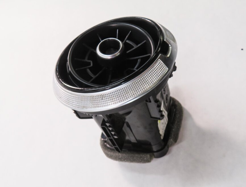 Thumbnail 3: 2018 AUDI A3 E-TRON (8VF) FRONT HEATER A/C AIR VENT