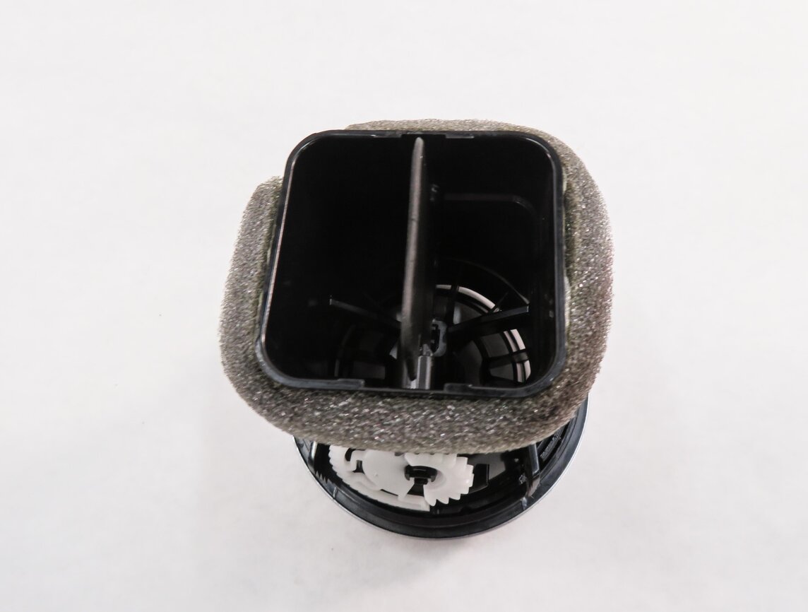 Thumbnail 6: 2018 AUDI A3 E-TRON (8VF) FRONT HEATER A/C AIR VENT