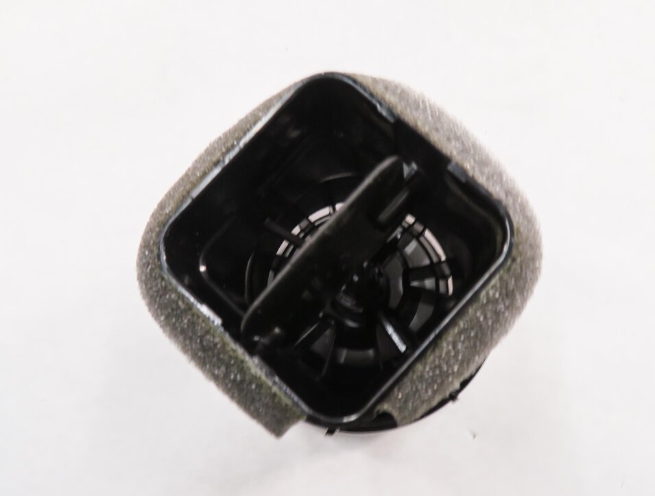 Thumbnail 5: 2018 AUDI A3 E-TRON (8VF) FRONT HEATER A/C AIR VENT