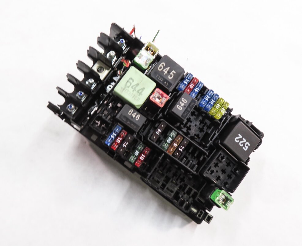 2018 AUDI A3 E-TRON (8VF) HYBRID - 1.4L ENGINE FUSE BOX