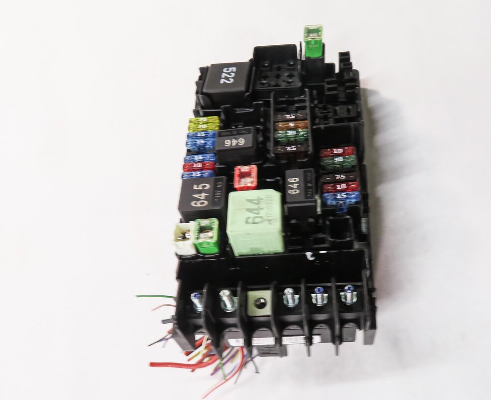 Thumbnail 3: 2018 AUDI A3 E-TRON (8VF) HYBRID - 1.4L ENGINE FUSE BOX