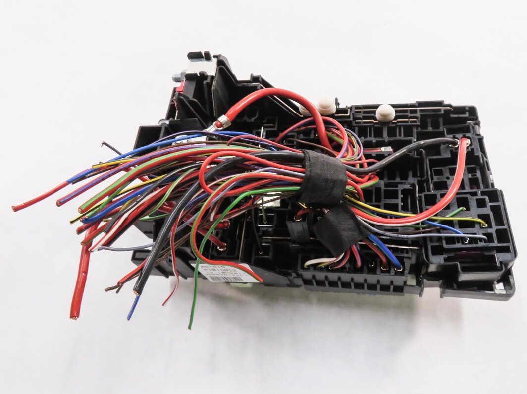 Thumbnail 5: 2018 AUDI A3 E-TRON (8VF) HYBRID - 1.4L ENGINE FUSE BOX