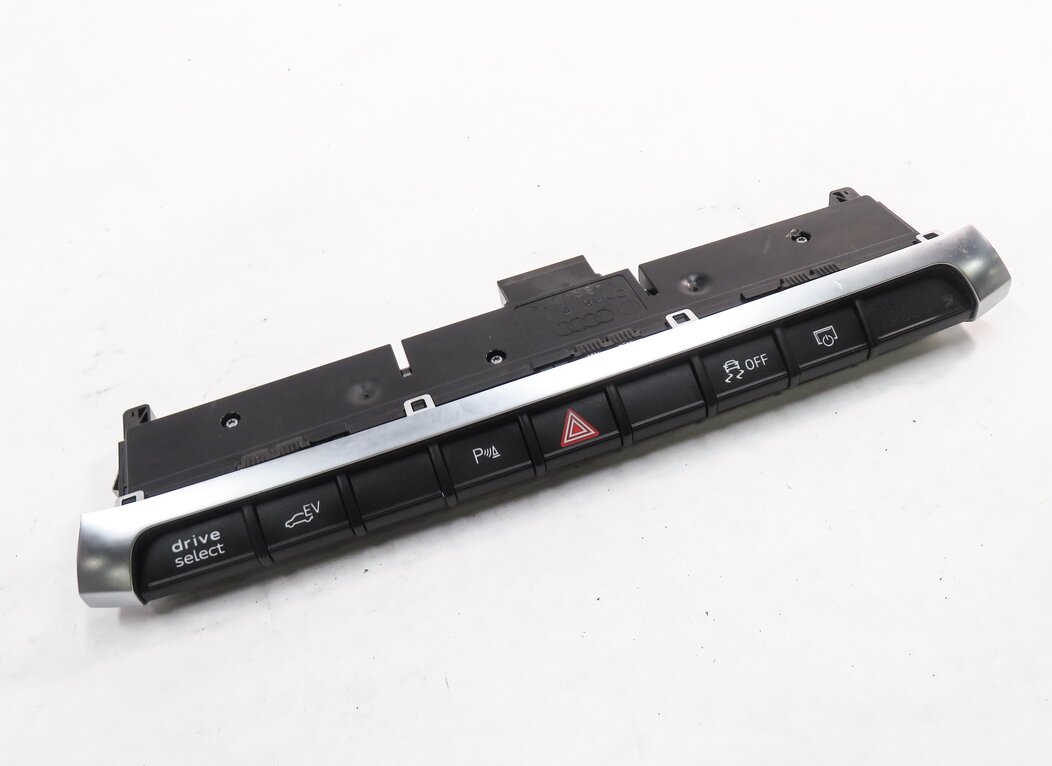 2018 AUDI A3 E-TRON (8VF) HYBRID - DRIVE SELECT EV PDC HAZARD TRACTION SWITCH