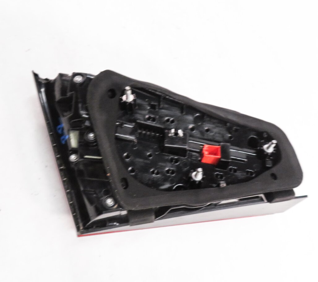 Thumbnail 7: 2016-2018 AUDI A3 E-TRON (8VF) RIGHT PASSENGER REAR INNER TAILLIGHT LIGHT LAMP