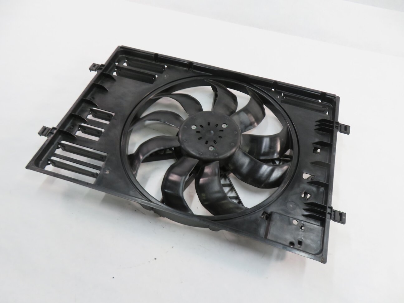 2016-2018 AUDI A3 E-TRON (8VF) HYBRID - 1.4L ENGINE COOLING FAN w/ SHROUD