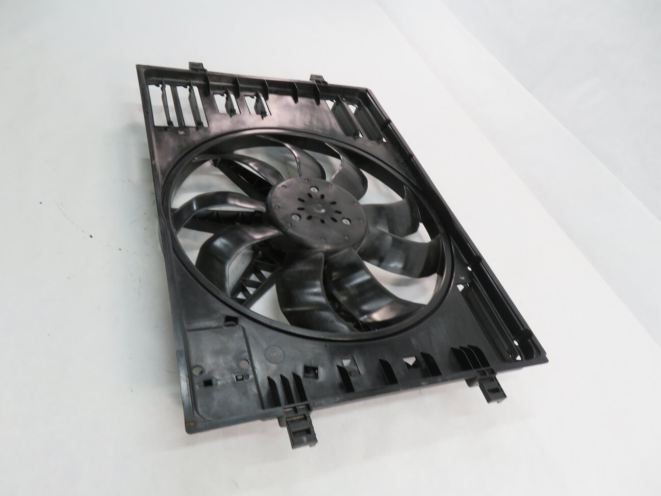 Thumbnail 3: 2016-2018 AUDI A3 E-TRON (8VF) HYBRID - 1.4L ENGINE COOLING FAN w/ SHROUD
