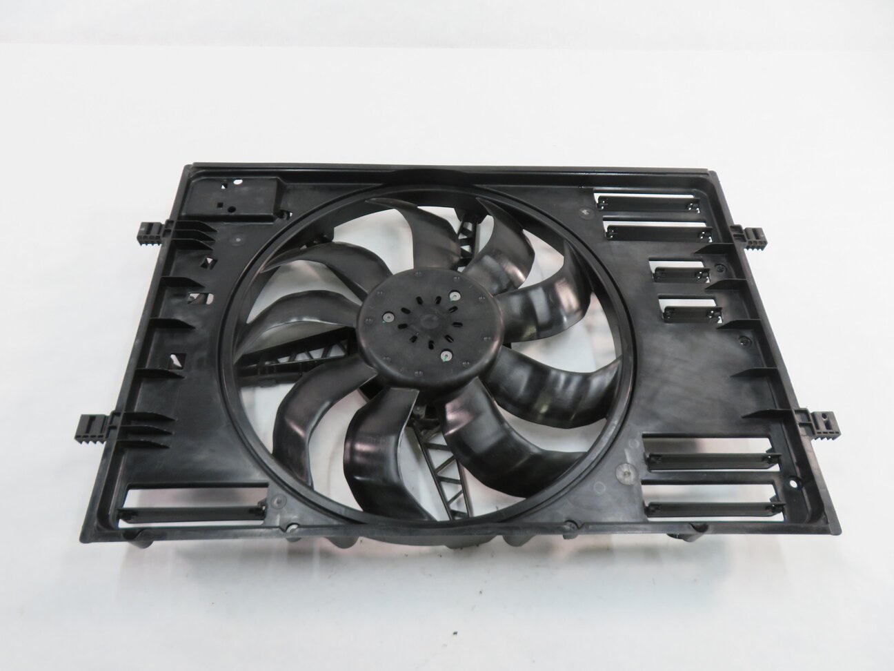 Thumbnail 5: 2016-2018 AUDI A3 E-TRON (8VF) HYBRID - 1.4L ENGINE COOLING FAN w/ SHROUD