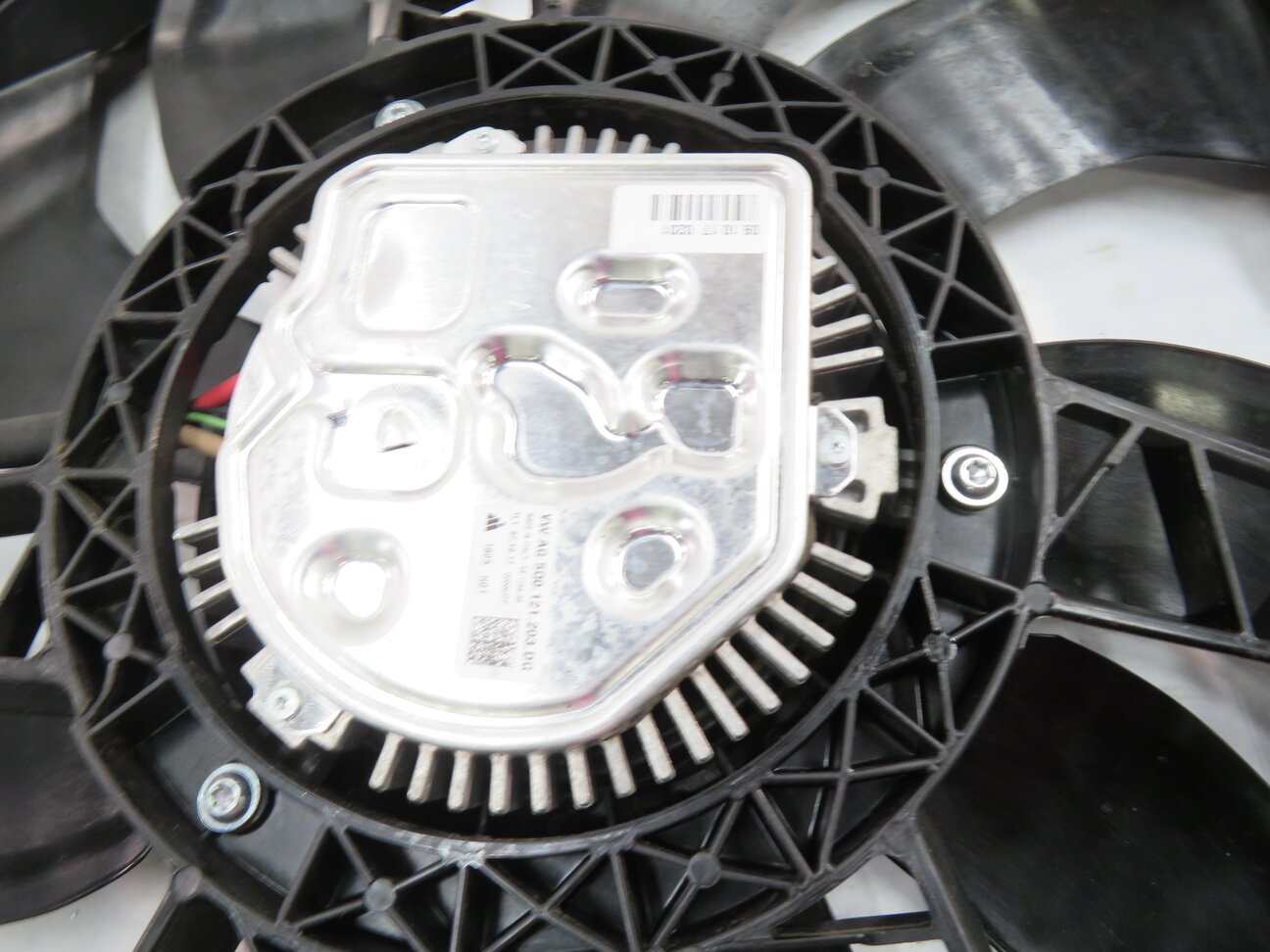 Thumbnail 7: 2016-2018 AUDI A3 E-TRON (8VF) HYBRID - 1.4L ENGINE COOLING FAN w/ SHROUD