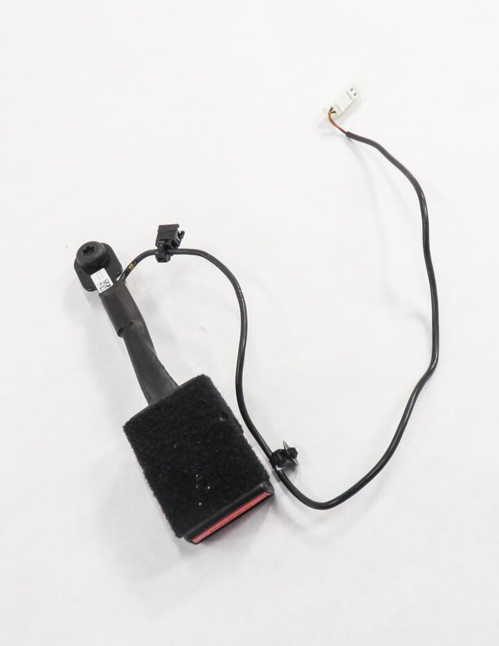 2014-2018 MINI COOPER / BMW X1 (F48) FRONT SEATBELT BUCKLE RECIEVER (FITS L & R)