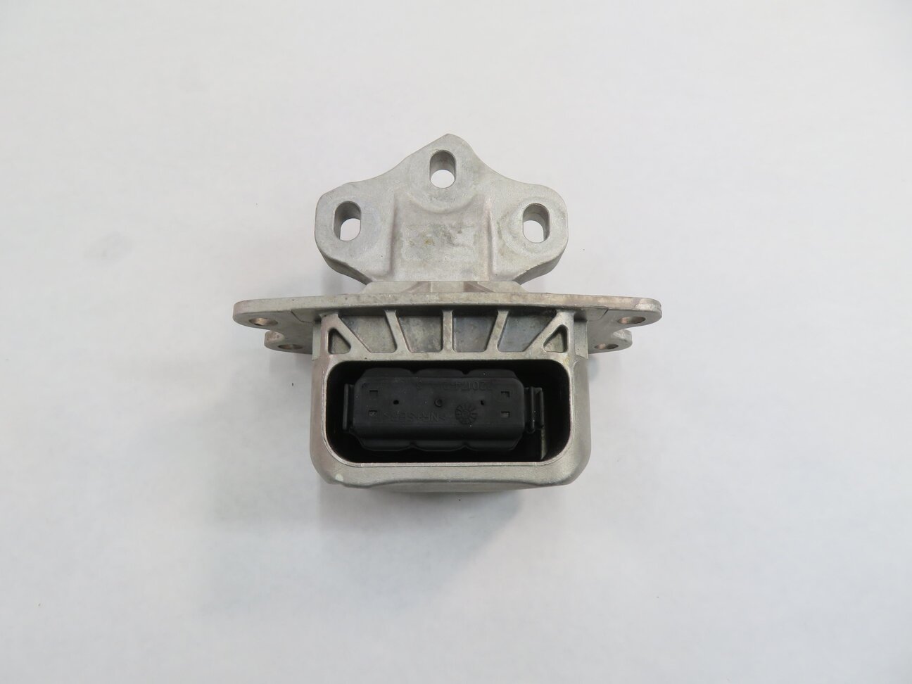 Thumbnail 2: 2016 BMW X1 (F48) 2.0L TURBO ENGINE TRANSMISSION MOUNT BRACKET